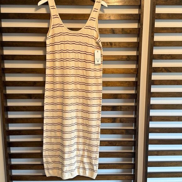Wavy Striped Sleeveless Maxi Dress - Picture 6 of 8